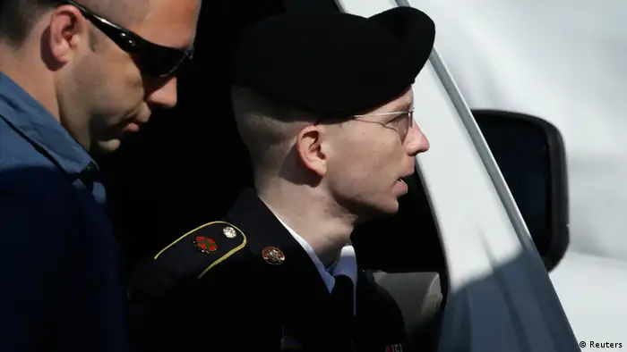U.S. Army Private First Class Bradley Manning (R) arrives at the courthouse at Fort Meade, Maryland, July 30, 2013. Manning could learn on Tuesday whether he will face life in prison without parole when a judge renders her verdict on charges that he aided the enemy when he released 700,000 classified documents to the website WikiLeaks. REUTERS/Gary Cameron (UNITED STATES - Tags: CRIME LAW MILITARY POLITICS)