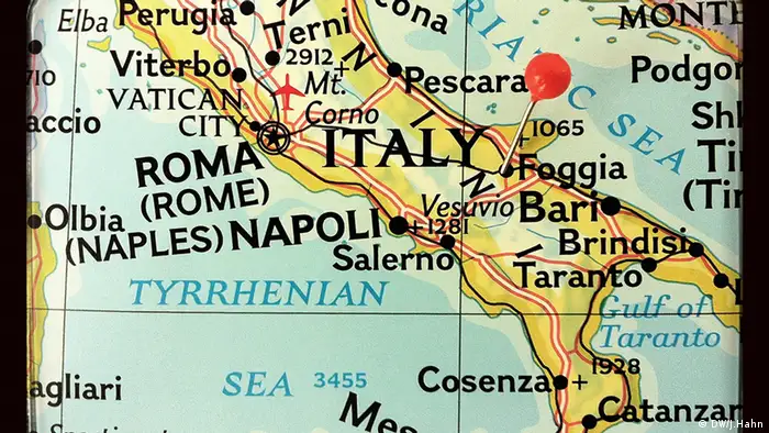 Landkarte von Italien mit Markierung der Stadt Foggia in der Region Apulien. 
