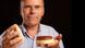 Professor Mark Post with a burger made from Cultured Beef Cultured Beef is created by painlessly harvesting muscle cells from a living cow. Scientists then feed and nurture the cells so they multiply to create muscle tissue, which is the main component of the meat we eat. It is biologically exactly the same as the meat tissue that comes from a cow. Bild: David Parry / PA Wire Quelle: http://culturedbeef.net/ Professor Mark Post with a burger made from Cultured Beef Cultured Beef is created by painlessly harvesting muscle cells from a living cow. Scientists then feed and nurture the cells so they multiply to create muscle tissue, which is the main component of the meat we eat. It is biologically exactly the same as the meat tissue that comes from a cow. Bild: David Parry / PA Wire Quelle: http://culturedbeef.net/