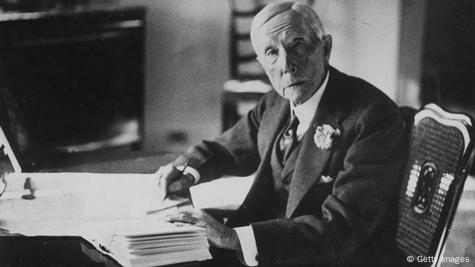 John D Rockefeller e Samuel Andrews, um fabricante de velas, viram o futuro  no refinamento de petróleo a partir de poços