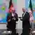 Rangin Dadfar Spanta und Syed Jalali unterzeichnen ein Sicherheitsabskommen zwischen Afghanistan und Iran.