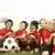 Немецкий волонтер тренирует детскую футбольную команду