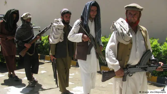 Afghanistan Taliban Kämpfer Waffe