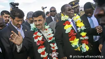 Mahmud Ahmadinedschad & Robert Mugabe ARCHIVBILD 2010