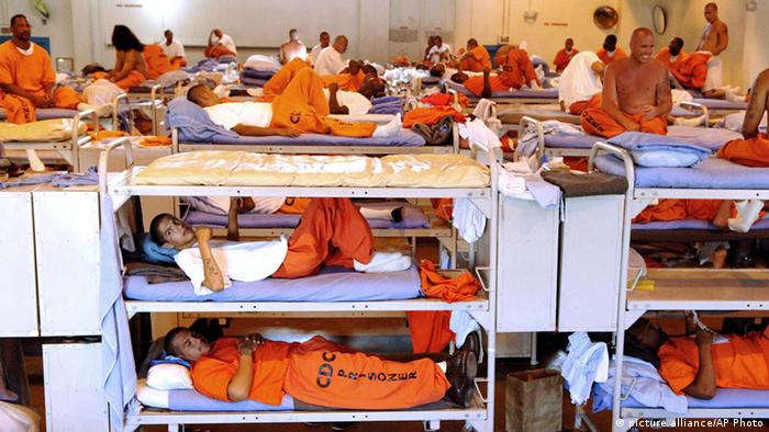 Szene aus einem überfüllten Gefängnis in Los Angeles/ Kalifornien (foto: AP/ California Department of Corrections )