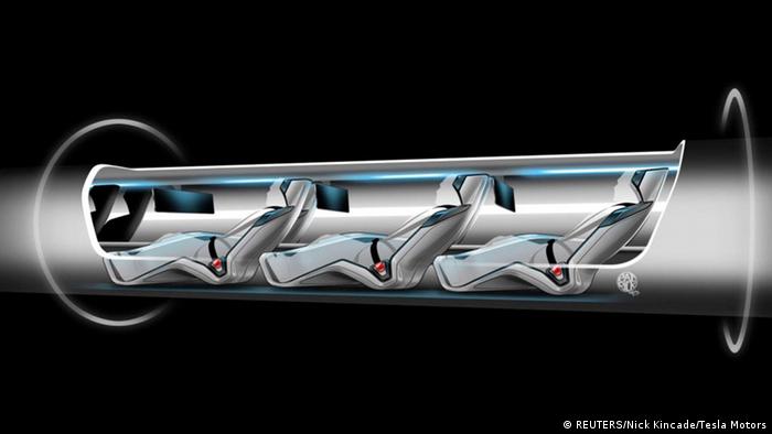 Este es un bosquejo de Elon Musk del sistema de transporte Hyperloop, el cual el magnate describió como una combinación entre un Concorde, un tren bala y una mesa de hockey de aire. Estará impulsado por energía solar y llevará pasajeros a velocidades increíbles e impensables hasta el momento.