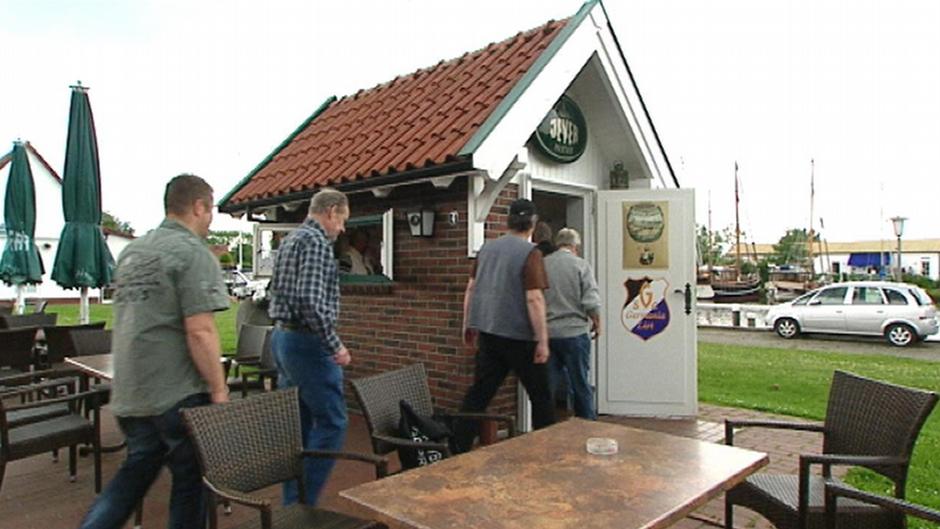 The world's smallest bar DW 08/14/2013