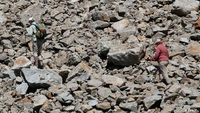 آنگلا مرکل علاقه زیادی به طبیعت ایتالیا دارد و بارها به مناطق مختلف این کشور سفر کرده است. (عکس مربوط به سال ۲۰۱۳ و کوهنوردی آنگلا مرکل و همسرش پرفسور یوآخیم زاور در ارتفاع ۳ هزار و ۱۲۸ متری کوه‌های آلپ در ایتالیا است.)
