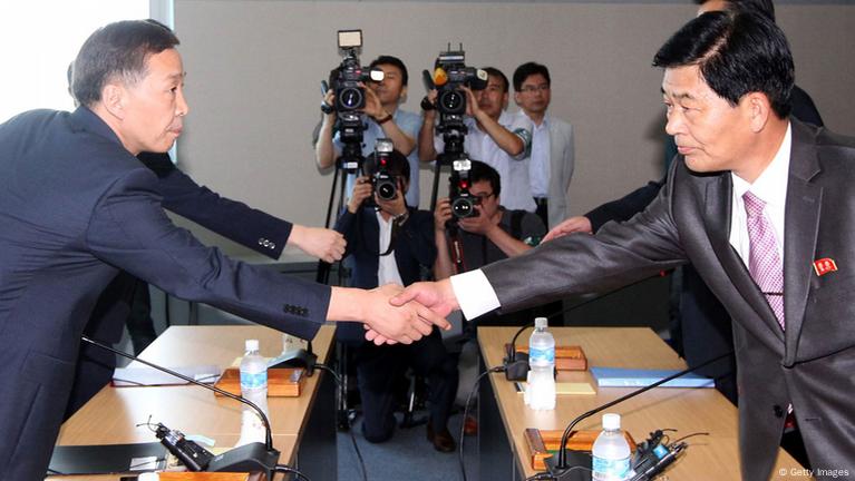 Koreas reopen industrial park – DW – 08/14/2013