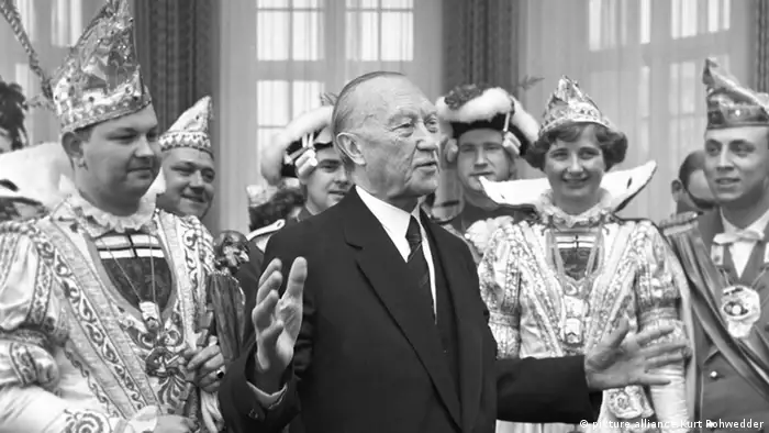 Конрад Аденауер е първият канцлер на ФРГ. По време на неговото управление младата република става суверенна държава. Канцлерът той има ясна прозападна ориентация. Стилът му на управление е считан за авторитарен. Конрад Аденауер е роден в Северен Рейн-Вестфалия и затова се застъпва Бон да стане столица на Федералната република.