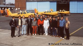 Der 154. Nachwuchsflugzeugführer-Lehrgang der Lufthansa 1988 mit Evi Hetzmannseder , geb . Lausmann (links) und Nicola Lisy, geb. Lunemann