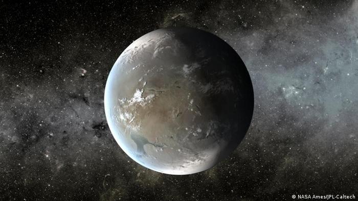 An artist's concept depicting Kepler-62e, a super-Earth-size planet in the habitable zone of a star smaller and cooler than the sun, located about 1,200 light-years from Earth in the constellation Lyra. 