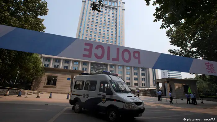 A police van drives past the Jinan Intermediate People's Court in Jinan, eastern China's Shandong province on Friday, Aug. 23, 2013. Former Chinese politician Bo Xilai's trial on charges of bribery, embezzlement and abuse of power enters its second day. (AP Photo/Ng Han Guan)
