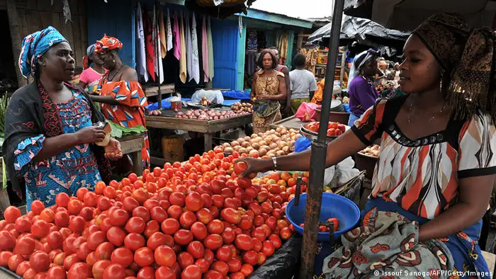 Des femmes au marché des légumes à Abobo dans la capitale politique Abidjan.