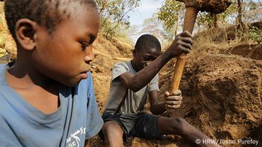 Child labor in Tanzanian mines – DW – 08/28/2013