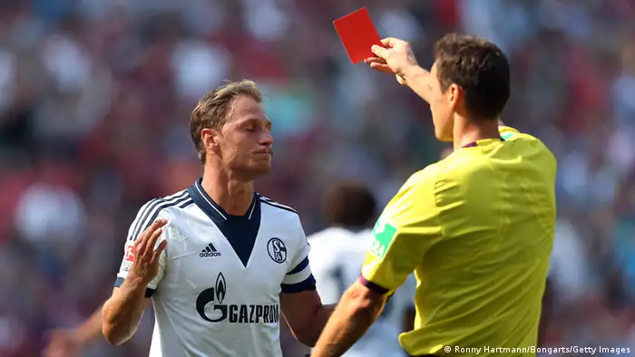 Schalke's Höwedes gets a red card