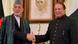 Pakistans PremierMinister Nawaz Sharif (r) schüttelt die Hand von Präsident Hamid Karsai (Foto: AAMIR QURESHI/AFP/Getty Images) Pakistans PremierMinister Nawaz Sharif (r) schüttelt die Hand von Präsident Hamid Karsai (Foto: AAMIR QURESHI/AFP/Getty Images)