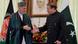 Pakistans Premier Sharif (rechts) und der afghanische Präsident Karzai bei ihrem jüngsten Treffen (Foto: AFP) Pakistans Premier Sharif (rechts) und der afghanische Präsident Karzai bei ihrem jüngsten Treffen (Foto: AFP)