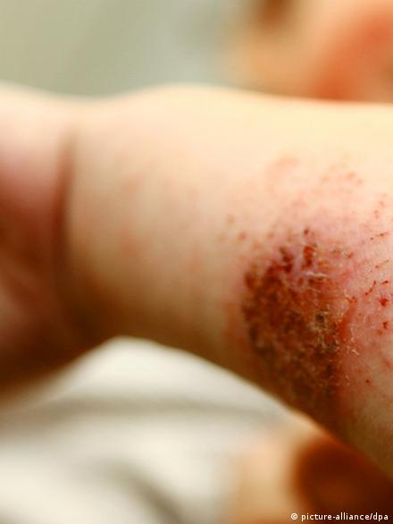 Ayollar kiyimidagi porno yigit