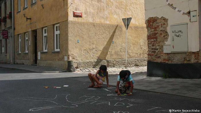We're also here, Roma children write in chalk on the street. (Photo: Martin Nejezchleba)