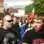 Zum vierten Mal in drei Monaten protestieren Neonazis mit Anwohnern gegen die Roma von Duchcov (Foto: Martin Nejezchleba, DW)