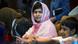 Die pakistianische Kinderrechtsaktivistin Malala Yousafzai bei der Jugendversammlung der Vereinten Nationen im Juli 2013 (Foto: Andrew Burton/Getty Images) Die pakistianische Kinderrechtsaktivistin Malala Yousafzai bei der Jugendversammlung der Vereinten Nationen im Juli 2013 (Foto: Andrew Burton/Getty Images)