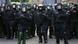 Polizisten begleiten die "Revolutionäre 1. Mai-Demonstration" am 01.05.2013 in Berlin. Der Pfefferspray-Einsatz der Polizei am 1. Mai und die neu aufgetauchten Hinweise eines V-Manns zum NSU-Umfeld sind am Montag (13.05.2012) Thema im Berliner Abgeordnetenhaus. Foto: Kay Nietfeld/dpa Polizisten begleiten die "Revolutionäre 1. Mai-Demonstration" am 01.05.2013 in Berlin. Der Pfefferspray-Einsatz der Polizei am 1. Mai und die neu aufgetauchten Hinweise eines V-Manns zum NSU-Umfeld sind am Montag (13.05.2012) Thema im Berliner Abgeordnetenhaus. Foto: Kay Nietfeld/dpa