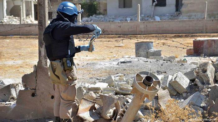 Syrien UN-Kontrolleure überprüfen Vorwürfe zu Giftgasangriff (picture-alliance/AP)