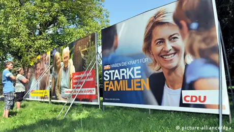 Großflächige Wahlplakate der FDP, SPD und der CDU Foto: Rolf Haid dpa/lsw(c) dpa - Report