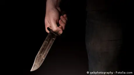 Symbolbild Mann mit Messer