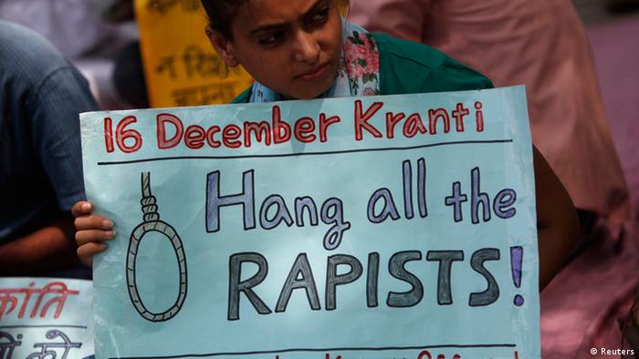 Gruppenvergewaltigung Proteste Urteil gegen Teenager in Neu Delhi Indien