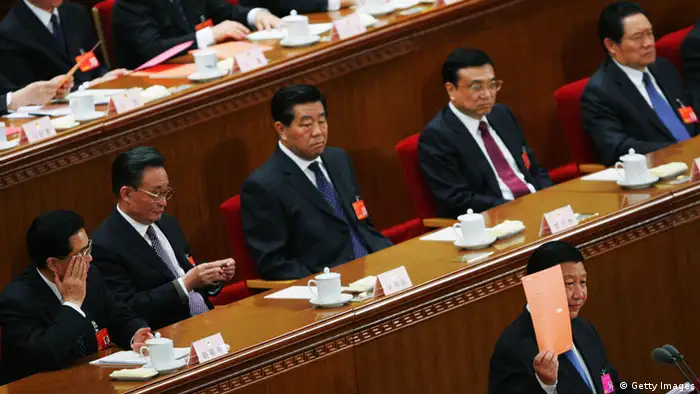 Xi Jinping & Zhou Yongkang (klein rechts im Bild) ARCHIVBILD 16.03.2008