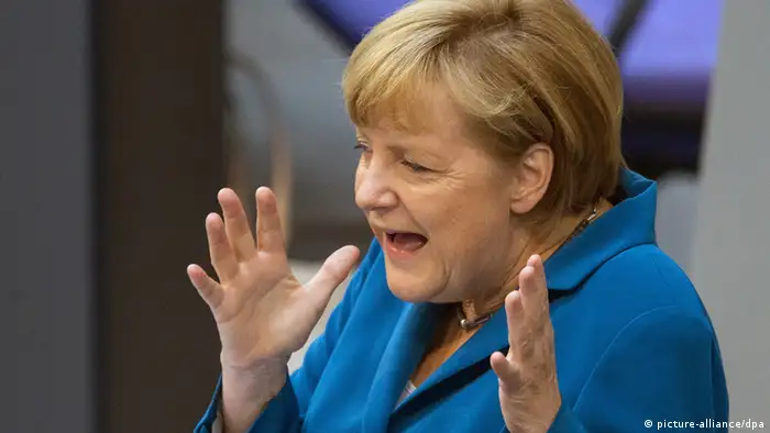 Bundeskanzlerin Angela Merkel (CDU) redet am 03.09.2013 während der Sitzung des Bundestags in Berlin. Weniger als drei Wochen vor der Wahl ist der Bundestag zu seiner voraussichtlich letzten Sitzung zusammengekommen. Foto: Hannibal/dpa