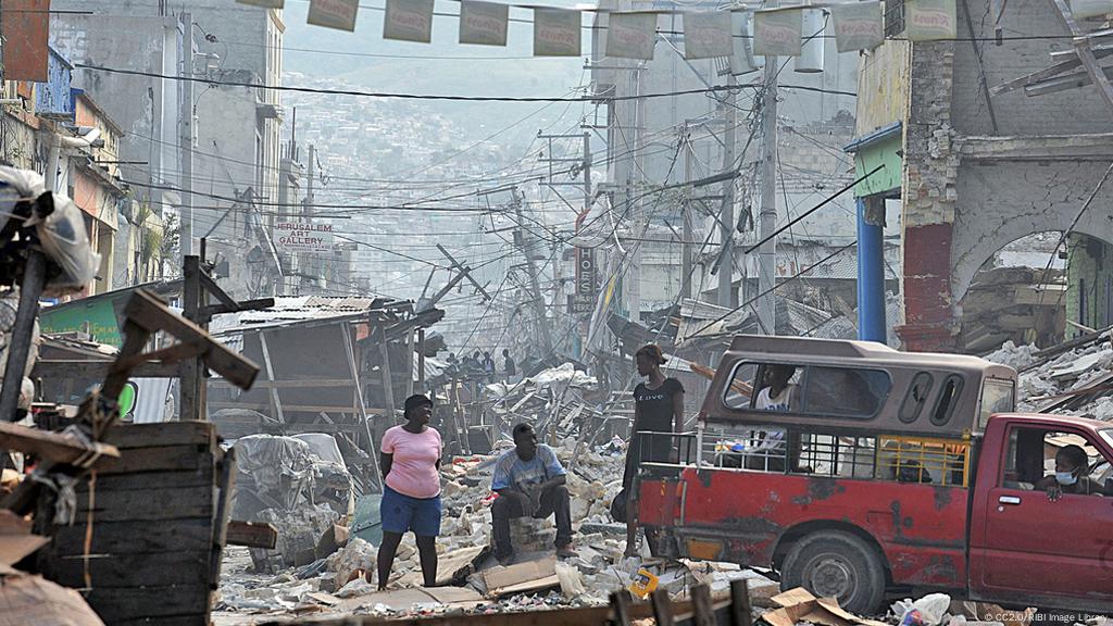 Más de 830.000 personas murieron a causa del terremoto de magnitud 8 que sacudió la provincia china de saanxi en 1554, casi el triple de victimas que dejó el terremoto de haití de 2010. Terremoto De Haiti 2010 Antes Y Despues : Haiti Balance Doloroso Destacados Dw 12 01 2015