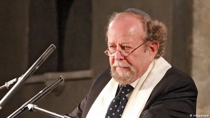 Rabbiner Dr. Henry G. Brandt in der Augsburger Synagoge
Foto: epd