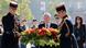 Bundespräsident Gauck legt vor dem Grabmal des unbekannten Soldaten am Pariser Arc de Triomphe einen Kranz nieder (Foto: AFP) Bundespräsident Gauck legt vor dem Grabmal des unbekannten Soldaten am Pariser Arc de Triomphe einen Kranz nieder (Foto: AFP)