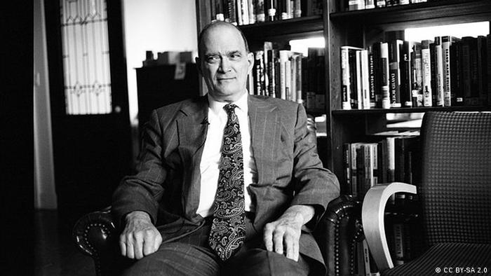 CC BY-SA 2.0 English: William Binney sitting in the offices of Democracy Now! in New York City, prior to appearing on a program there with Juan Gonzalez, Amy Goodman, and Jacob Appelbaum. Photo taken by Jacob Appelbaum. Date 12 April 2012 Source https://secure.flickr.com/photos/ioerror/8652704625/in/photostream Author Flickr:ioerror (Jacob Appelbaum)
