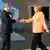 Владимир Путин и Ангела Меркель пожимают друг другу руки