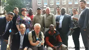 11 editors-in-chiefs with project coordinator Oliver Schilling and trainer Peter Berger in front of the building of the magazine Die Zeit in Hamburg (photo: Oliver Schilling).