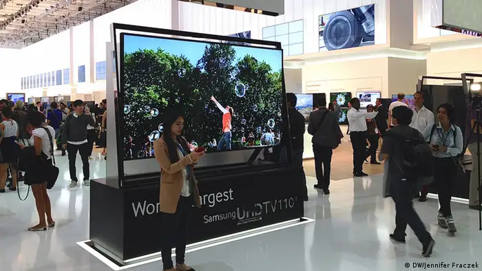 Bild Samsung: Samsung hat zur Ifa seinen 110-Zoll-Fernseher mitgebracht

Autor: Jennifer Fraczek (DW)