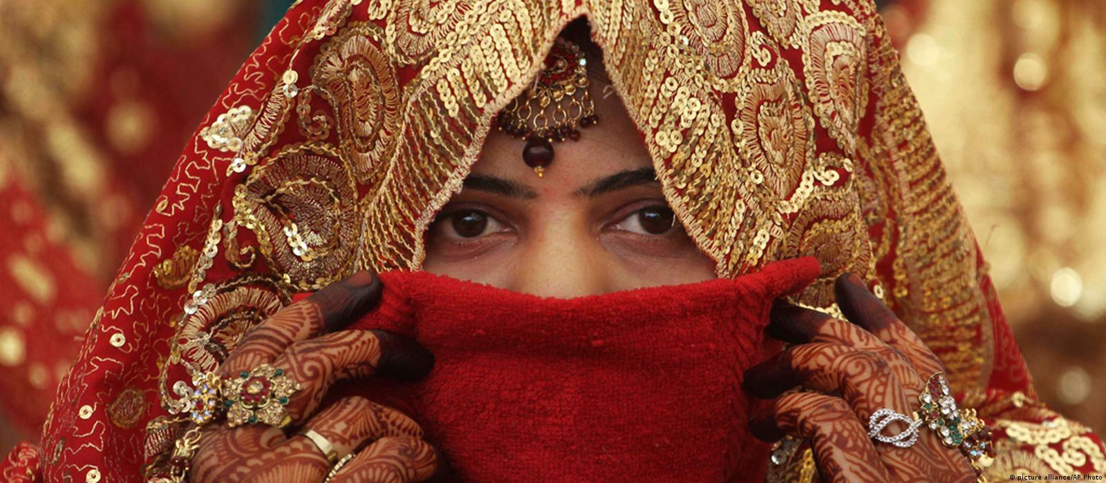 Supremo indio tumba el divorcio verbal unilateral – DW – 22/08/2017, image size:1600x700