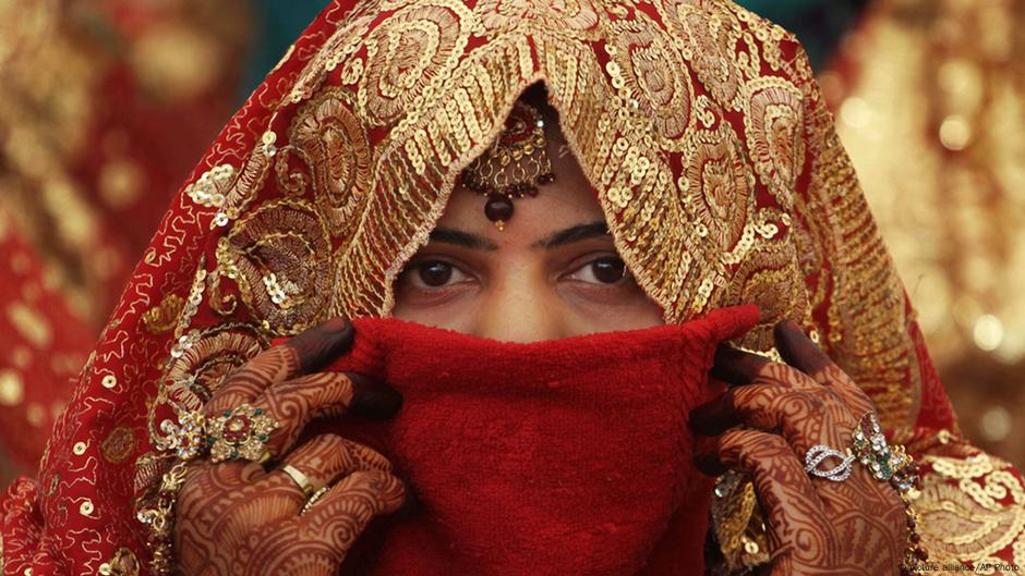 Mitgift In Indien Eher Fluch Als Segen Asien Dw 17 09 13