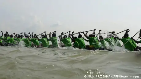 Wassersport in Bangladesch Rudern