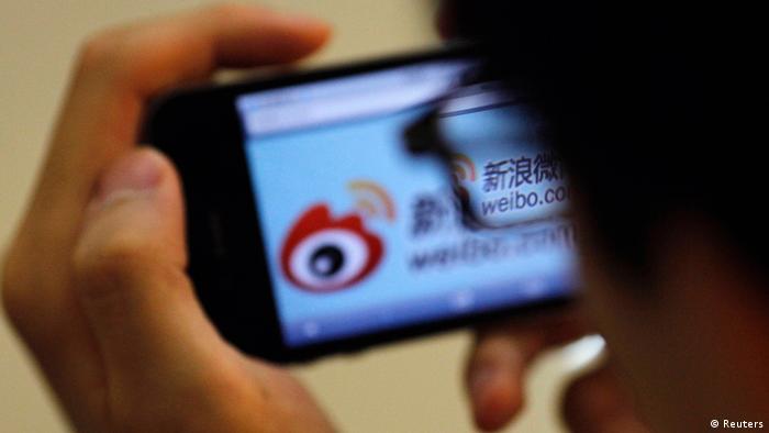 China Internet Sina Weibo auf Handy