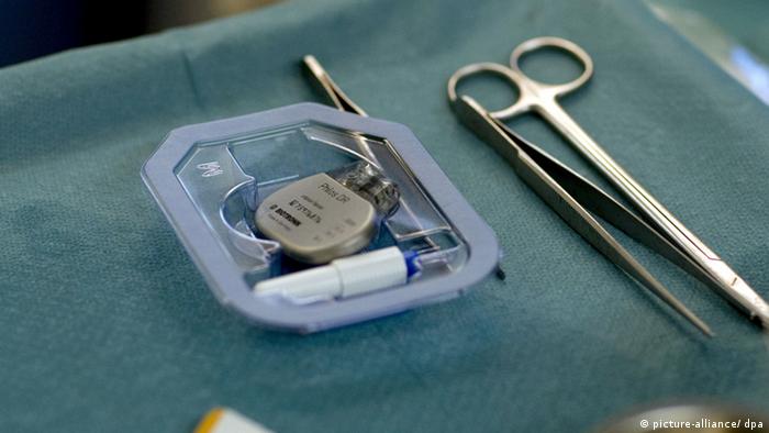 heart pacemaker Photo: Marcel Mettelsiefen, dpa
