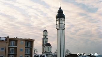 Moschee und Kirche (Foto:Marvin Halfen/DW)