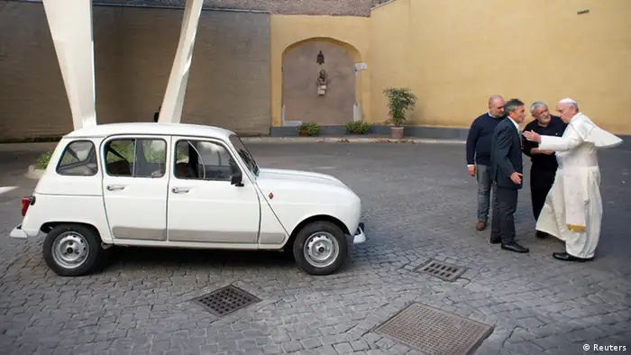 Renault 4 Papstmobil für Papst Franziskus (Reuters)