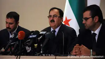 (130914) -- ISTANBUL, Sept. 14, 2013 () -- Salim Idris (C), chief of the staff of Free Syria Army (FSA), speaks during a news conference in Istanbul, capital of Turkey, on Sept. 14, 2013. Syrian opposition's forces rejected to declare a ceasefire and announced that they do not recognize the agreement reached between United States and Russia. (/Lu Zhe) (jl)