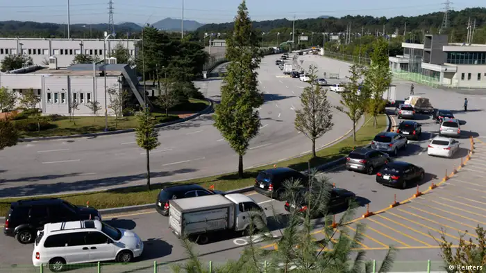 South Korean businessmen and workers in their vehicles leave the customs, immigration and quarantine office area, just south of the demilitarized zone separating the two Koreas in Paju, north of Seoul September 16, 2013, as they go to the inter-Korean Kaesong Industrial Complex in North Korea. North and South Korea have agreed to re-open the shuttered industrial park on a trial basis starting on Monday, the South's Unification Ministry said last Wednesday. The two Koreas will aim to attract foreign investors into the Kaesong industrial zone, a rare source of foreign currency for the North, the ministry said. REUTERS/Lee Jae-Won (SOUTH KOREA - Tags: BUSINESS POLITICS MILITARY)