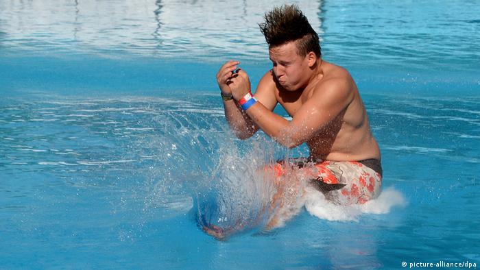A splashdiving competitor hits the water